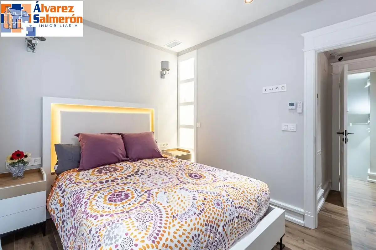 Dormitori de Casa o xalet en venda en Granada amb Calefacció, Terrassa i Piscina