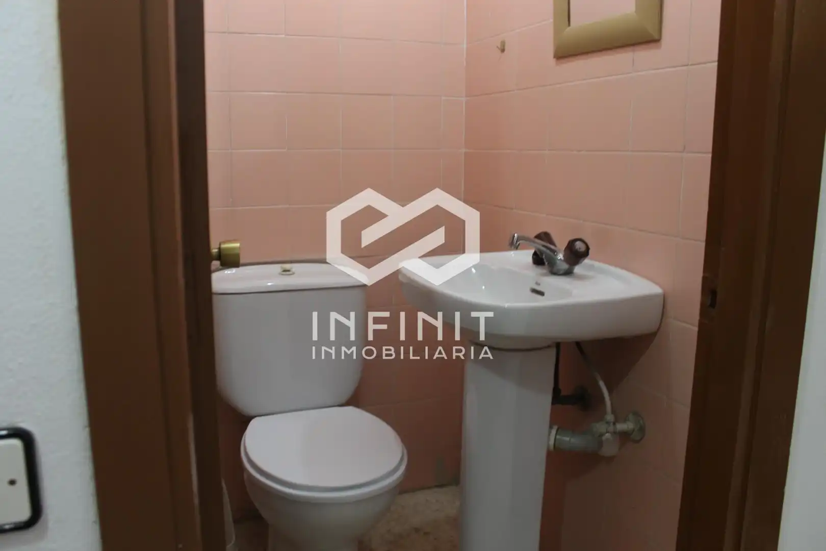 Baño de Piso en venta en Ibias con Calefacción y Trastero