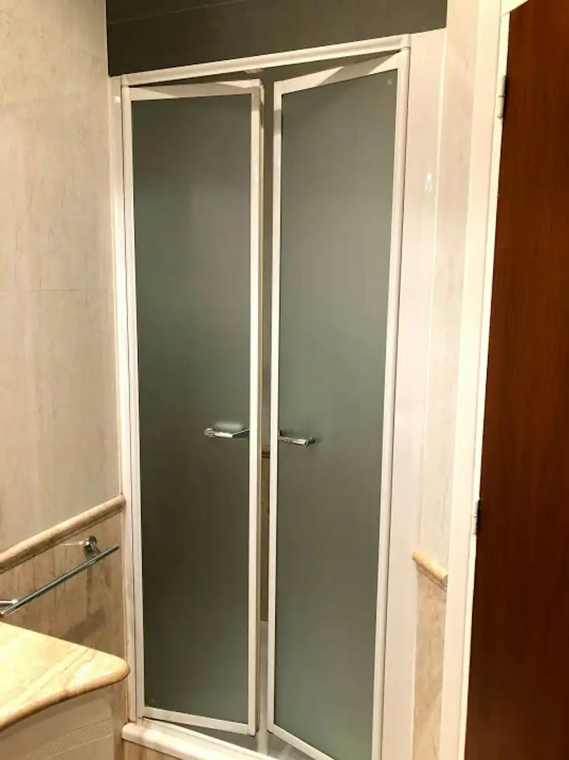 Baño de Piso para compartir en Barcelona con Aire acondicionado, Calefacción y Amueblado