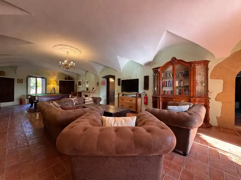 Sala de estar de Finca rústica en venta en Ullastret con Aire acondicionado, Calefacción y Jardín privado