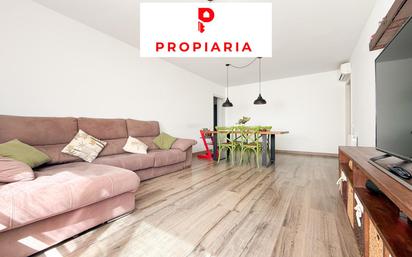 Living room of Flat for sale in Sant Andreu de la Barca  with Air Conditioner, Heating and Balcony