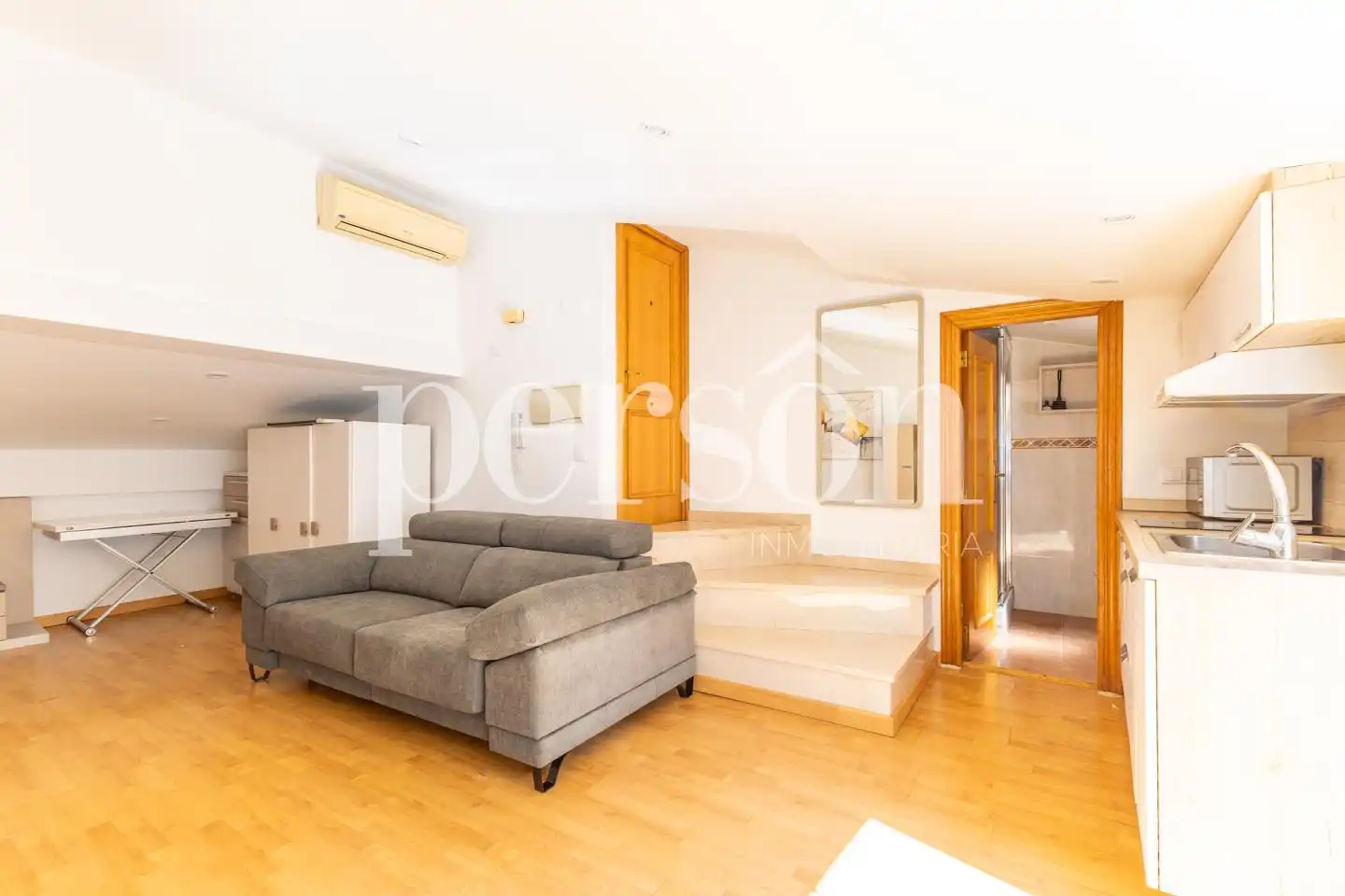 Study for rent in Valencia  with Air Conditioner, Parquet flooring and Terrace