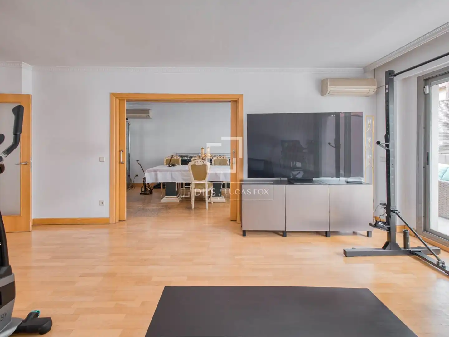 Sala d'estar de Casa o xalet en venda en Madrid amb Aire condicionat, Calefacció i Jardí privat