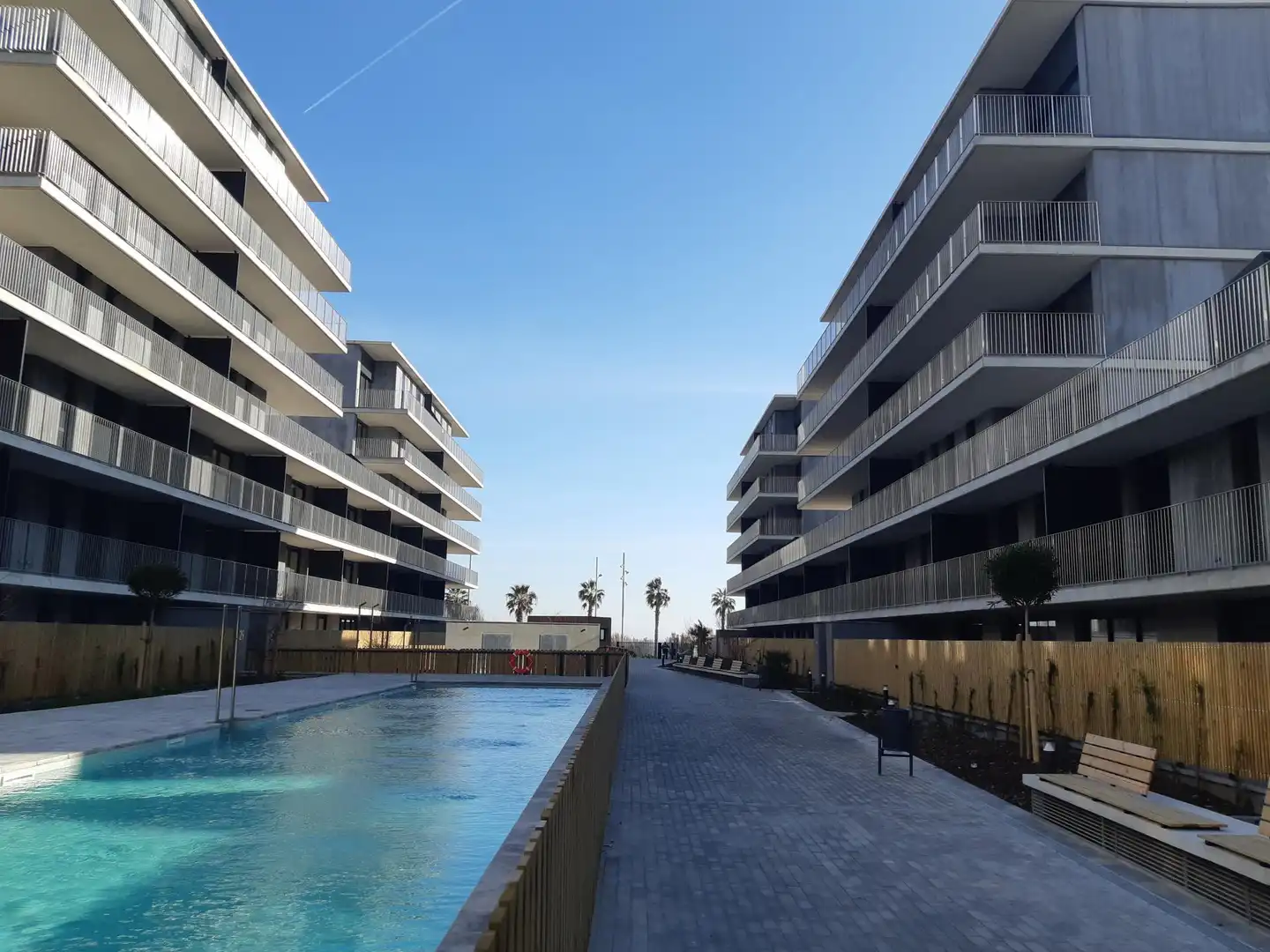 Vista exterior de Piso de alquiler en Badalona con Calefacción, Jardín privado y Terraza