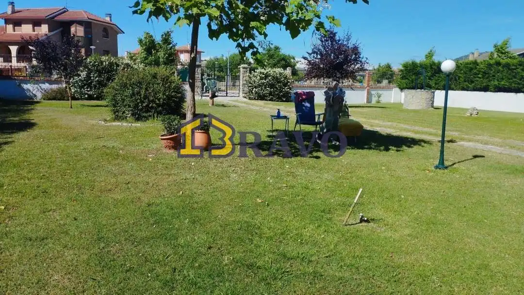 Piso en venta en Medina de Pomar con Calefacción, Jardín privado y Terraza