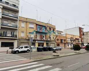 Vista exterior de Edifici en venda en Talavera de la Reina