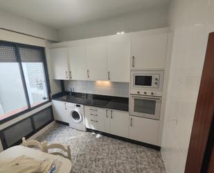 Cuina de Apartament de lloguer en Ponferrada amb Calefacció, Moblat i Forn