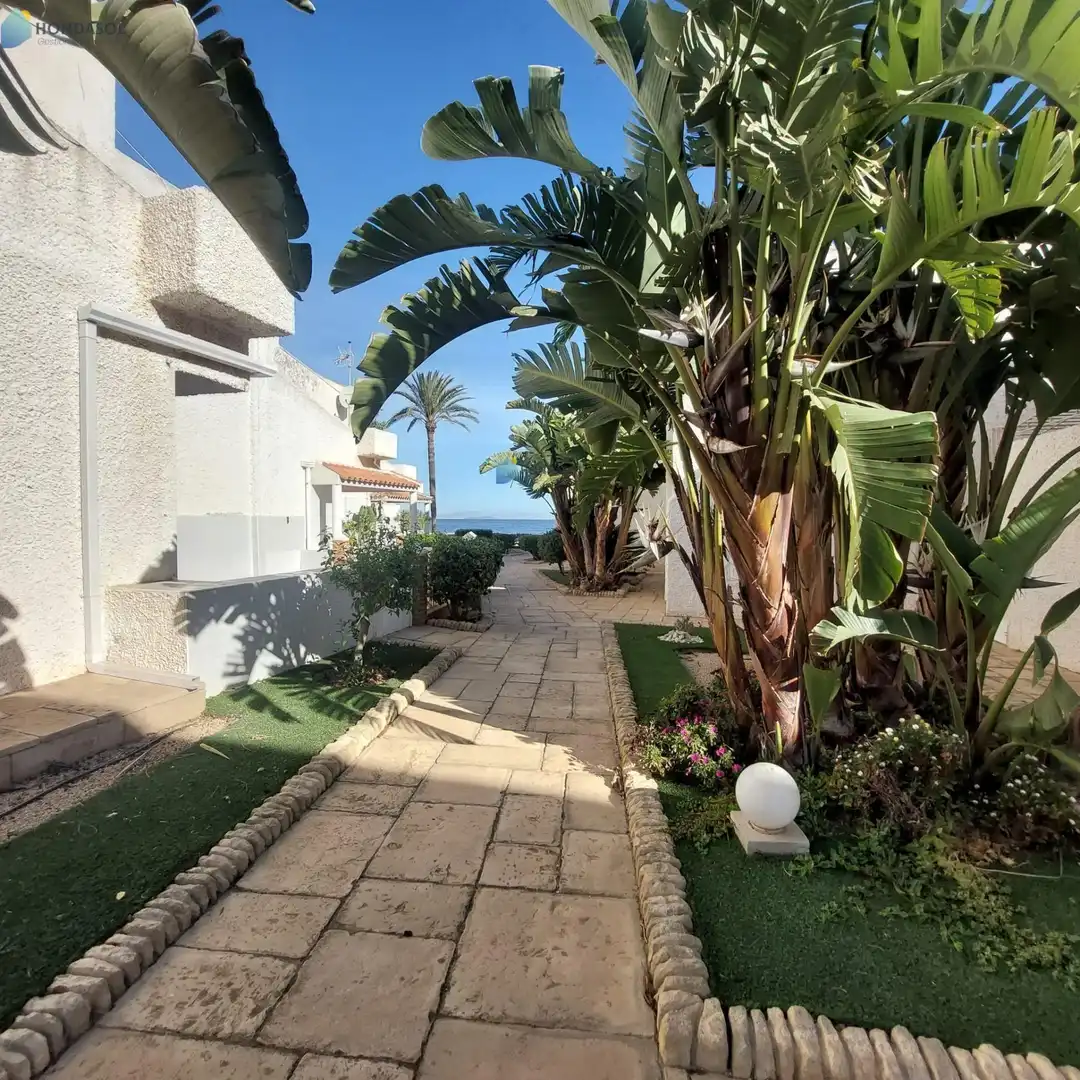 Vista exterior de Casa o xalet en venda en Cartagena amb Terrassa i Moblat