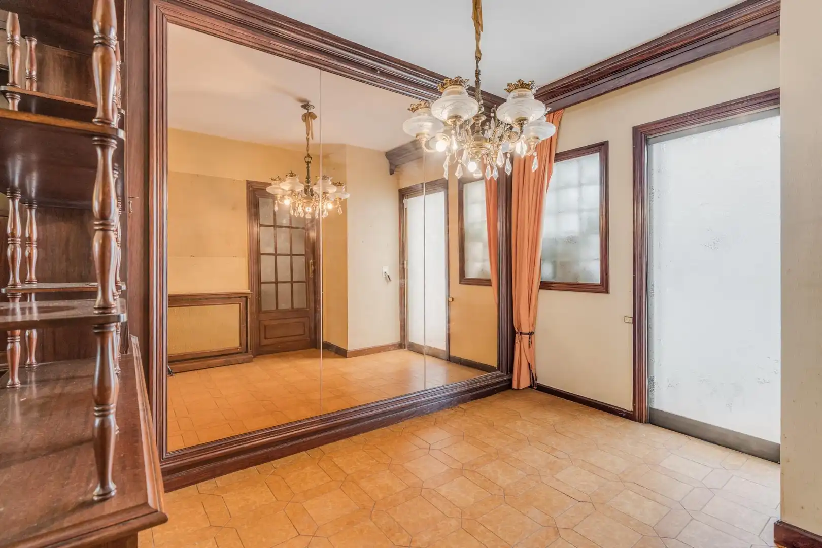 Esszimmer von Gebäude zum Verkauf in Barcelona