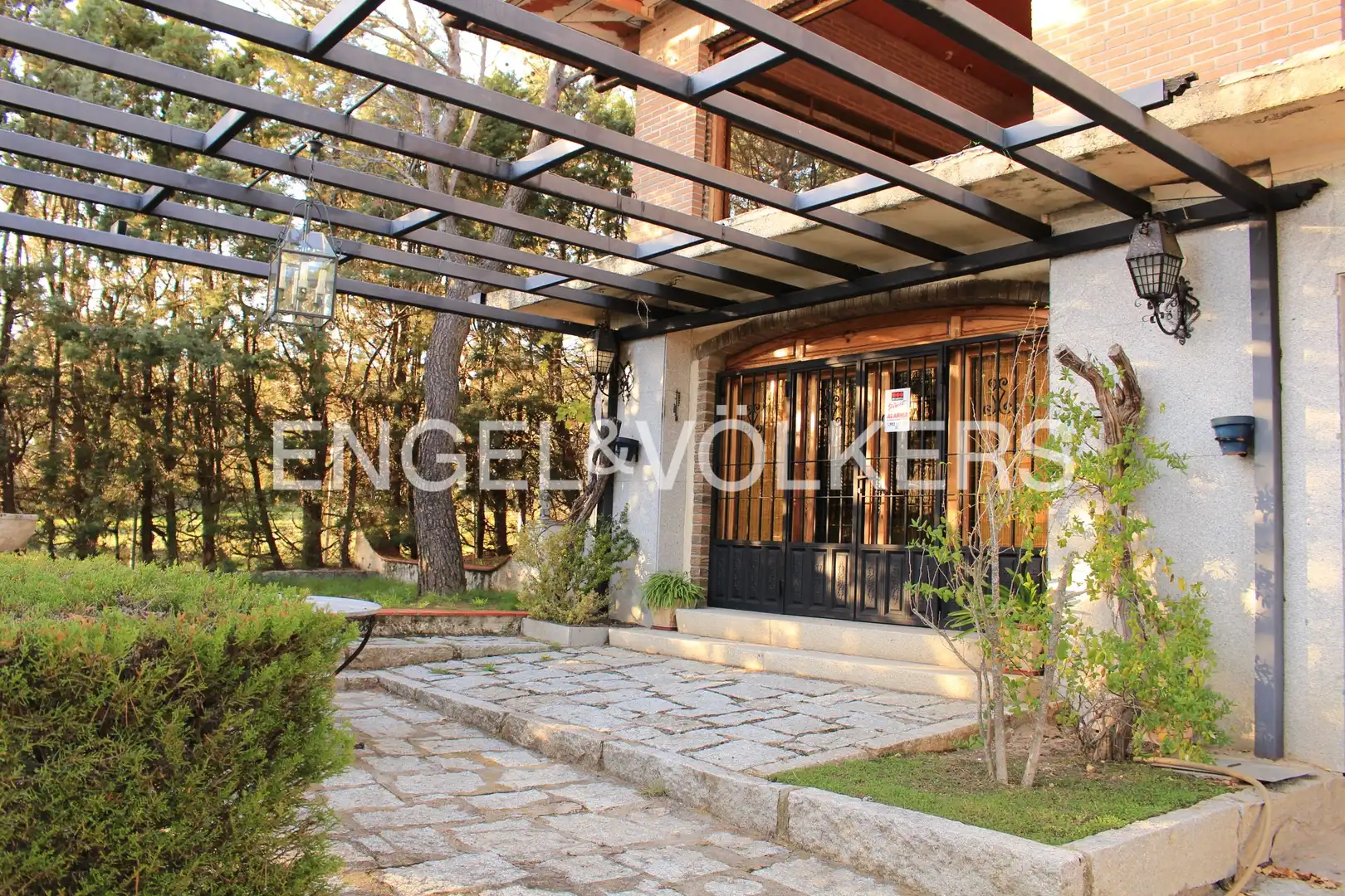 Terraza de Casa o chalet en venta en Cabanillas de la Sierra con Calefacción, Jardín privado y Piscina