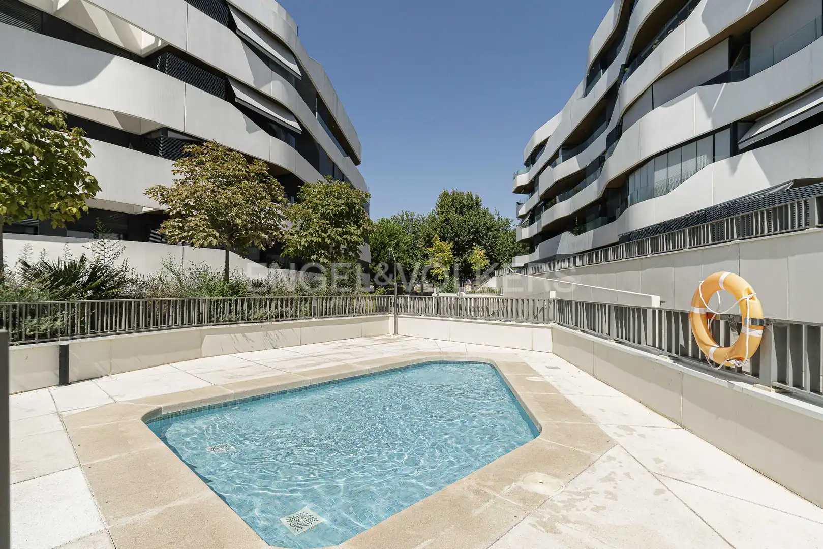 Swimming pool of Apartments for sale in Alcobendas  with Air Conditioner, Heating and Private garden