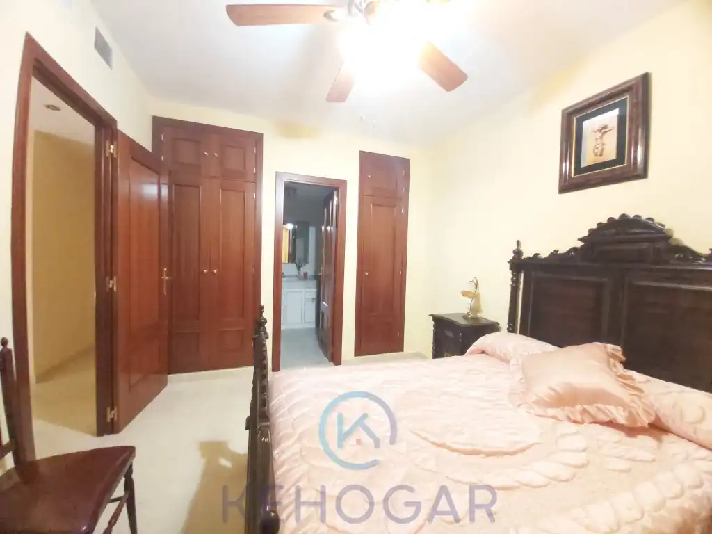 Dormitori de Casa o xalet en venda en Dos Hermanas