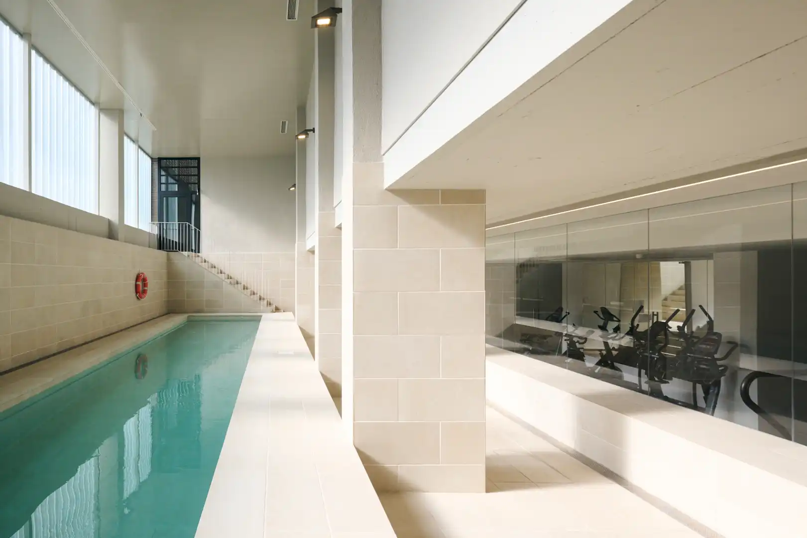 Piscina de Pis en venda en L'Hospitalet de Llobregat amb Aire condicionat, Calefacció i Parquet