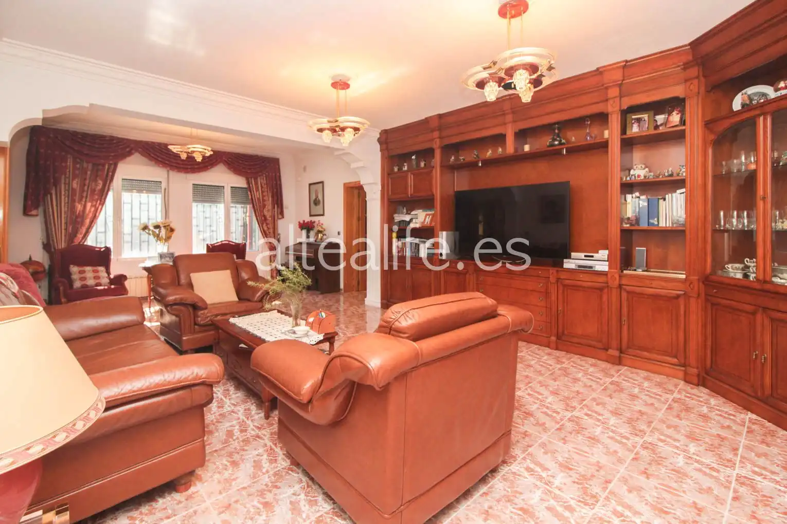 Sala de estar de Casa o chalet en venta en L'Alfàs del Pi con Aire acondicionado, Calefacción y Jardín privado
