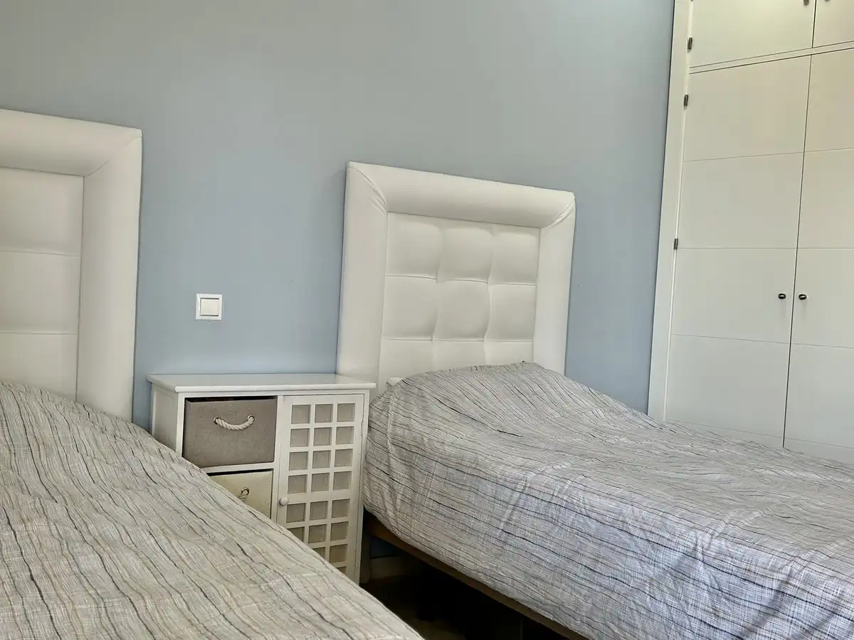 Habitación de Apartamento en venta en Estepona con Aire acondicionado, Terraza y Amueblado