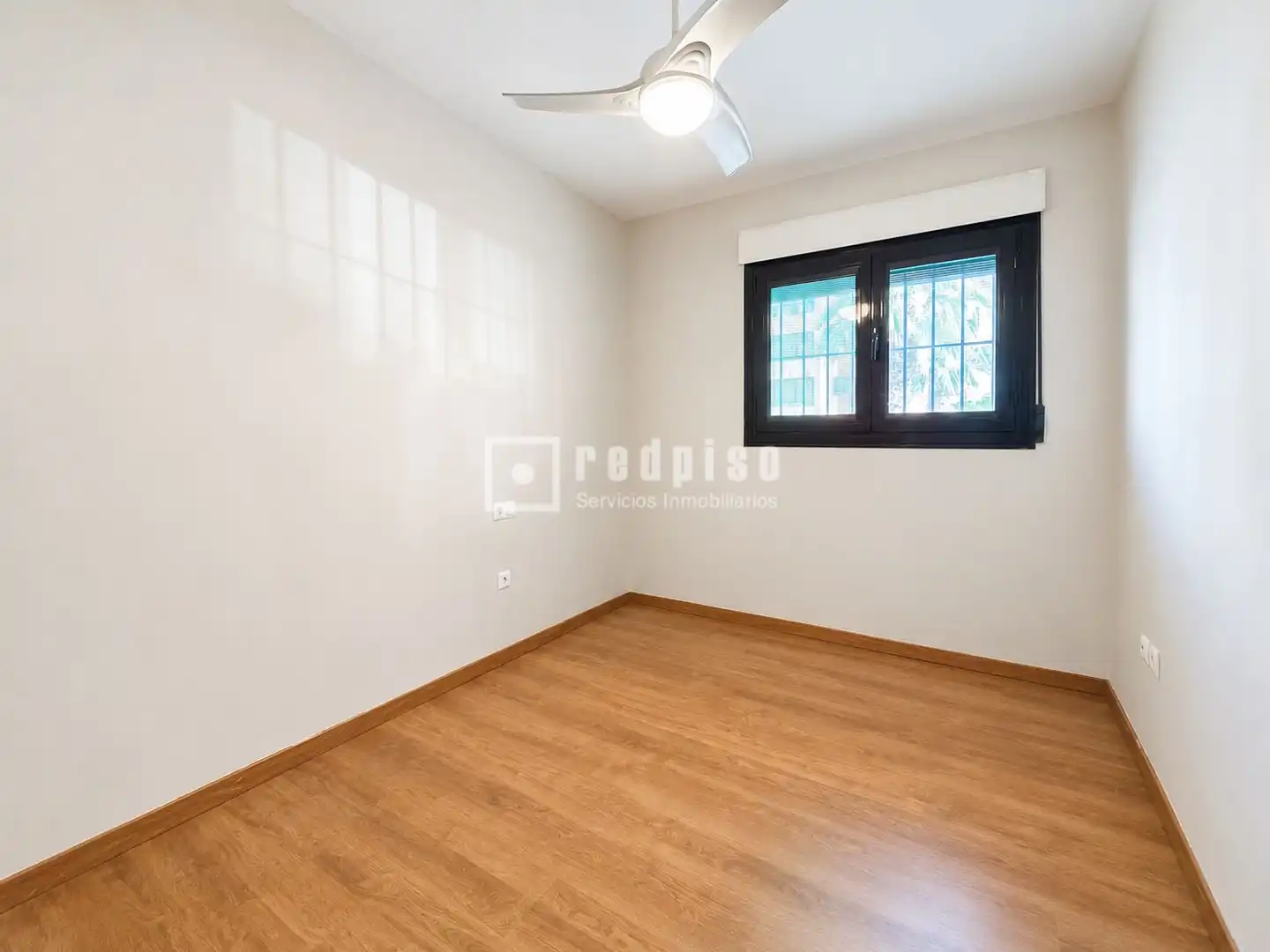 Habitación de Piso en venta en Xirivella con Aire acondicionado y Jardín privado