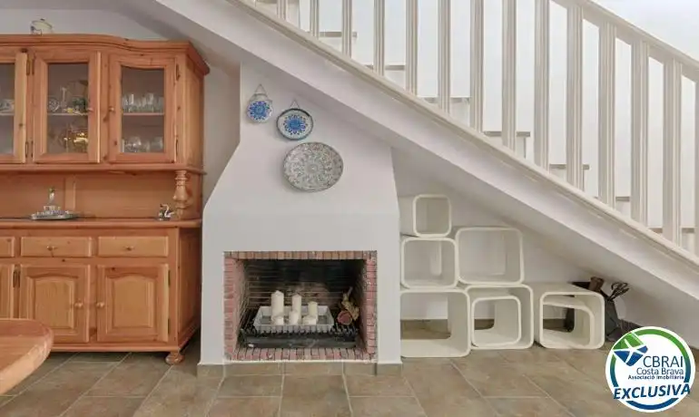 Detached homes for sale in Roses  with Private garden and Community pool