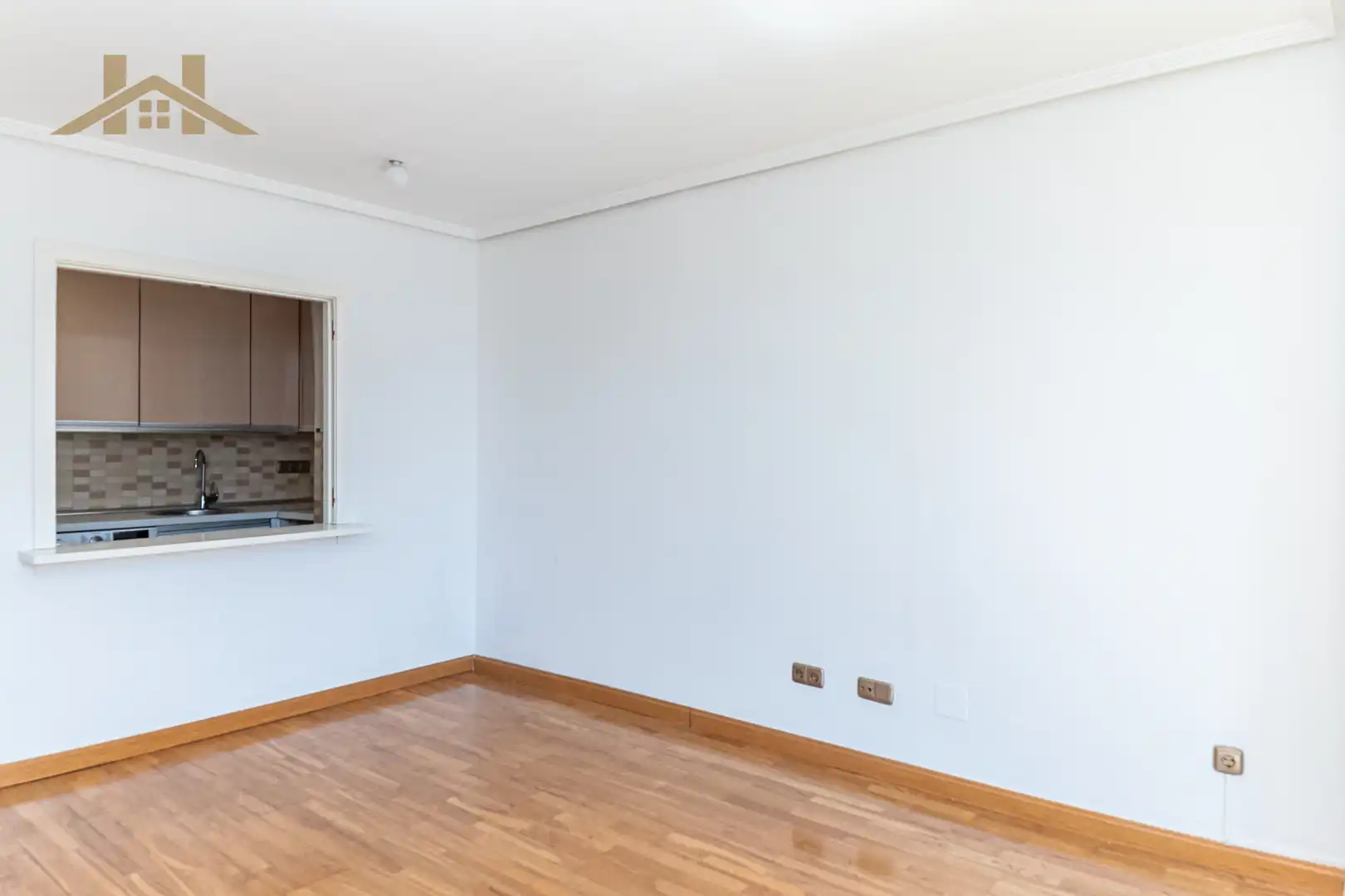 Living room of Flat for sale in Madrid  with Air Conditioner, Private garden and Storage room