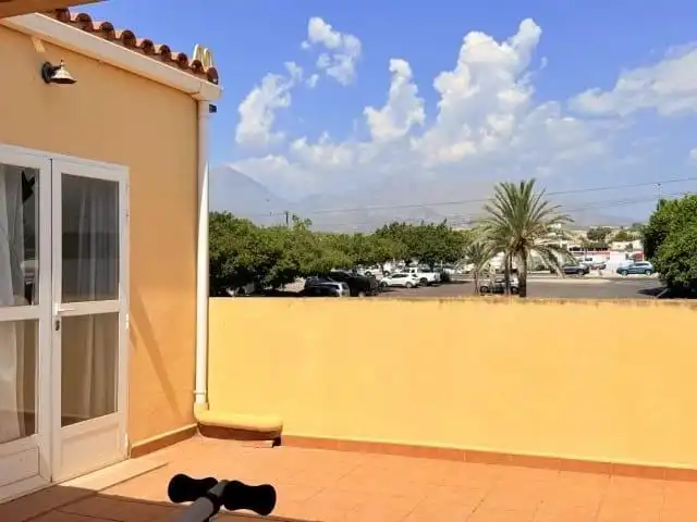 Vista exterior de Casa o xalet en venda en L'Alfàs del Pi amb Aire condicionat, Calefacció i Jardí privat