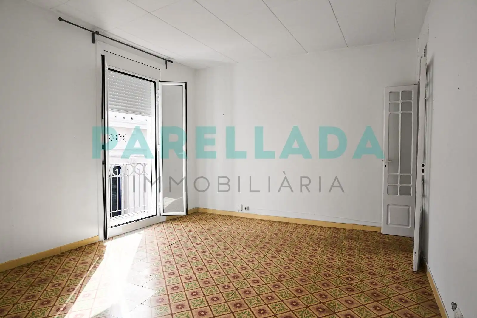 Habitación de Piso en venta en Badalona con Terraza y Balcón