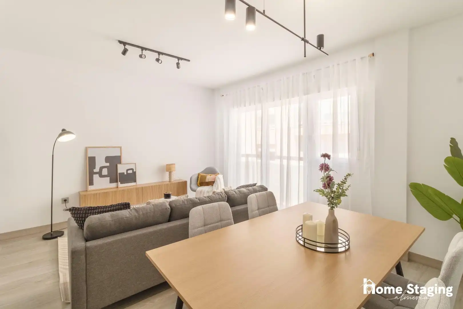 Sala d'estar de Pis en venda en Roquetas de Mar amb Moblat
