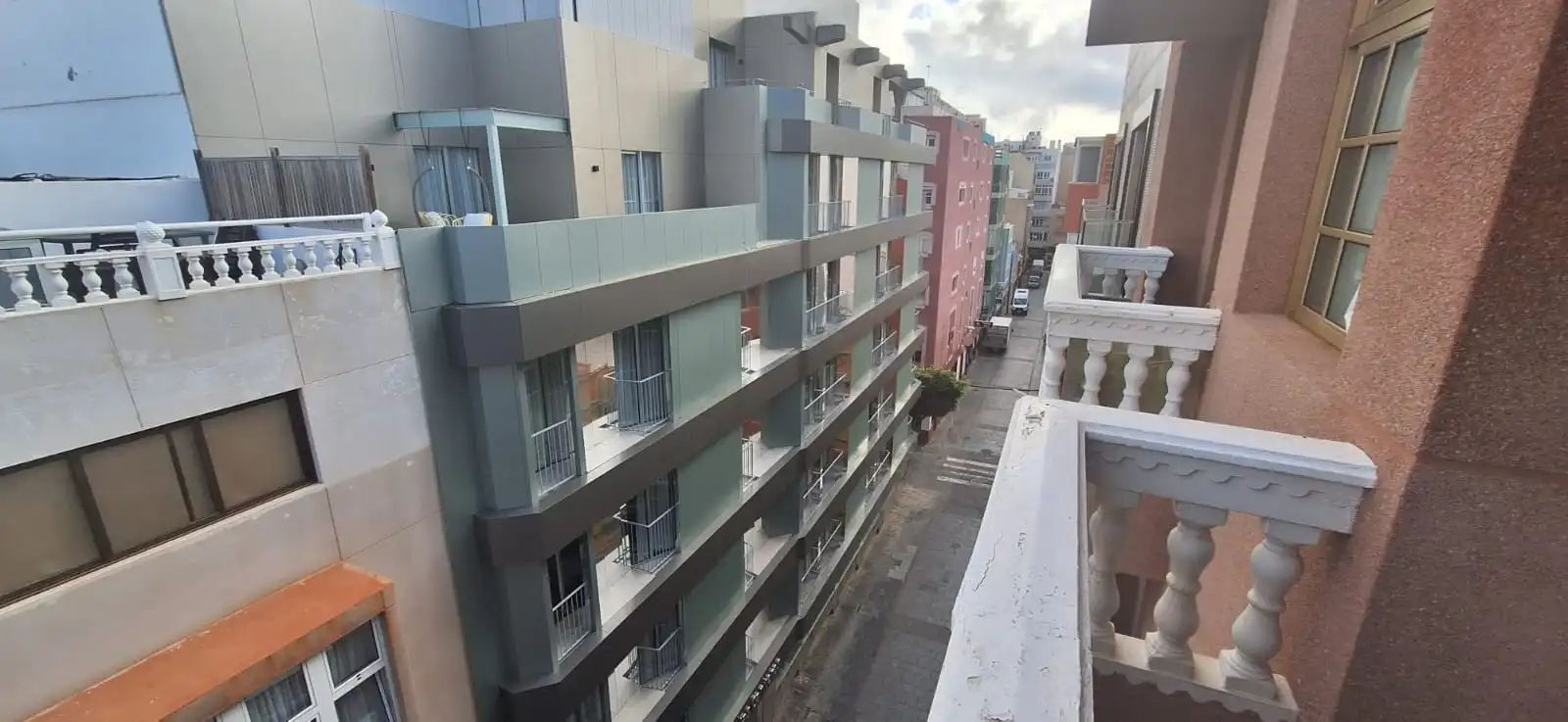 Außenansicht von Wohnung zur Miete in Las Palmas de Gran Canaria mit Möbliert, Ofen und Waschmaschine