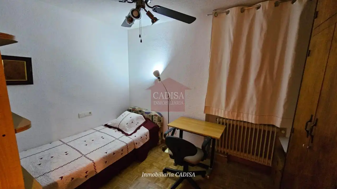 Bedroom of Flat for rent in Salamanca  with Air Conditioner, Heating and Furnished