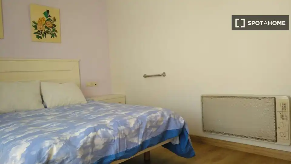 Habitación de Piso de alquiler en Valencia con Aire acondicionado, Calefacción y Amueblado