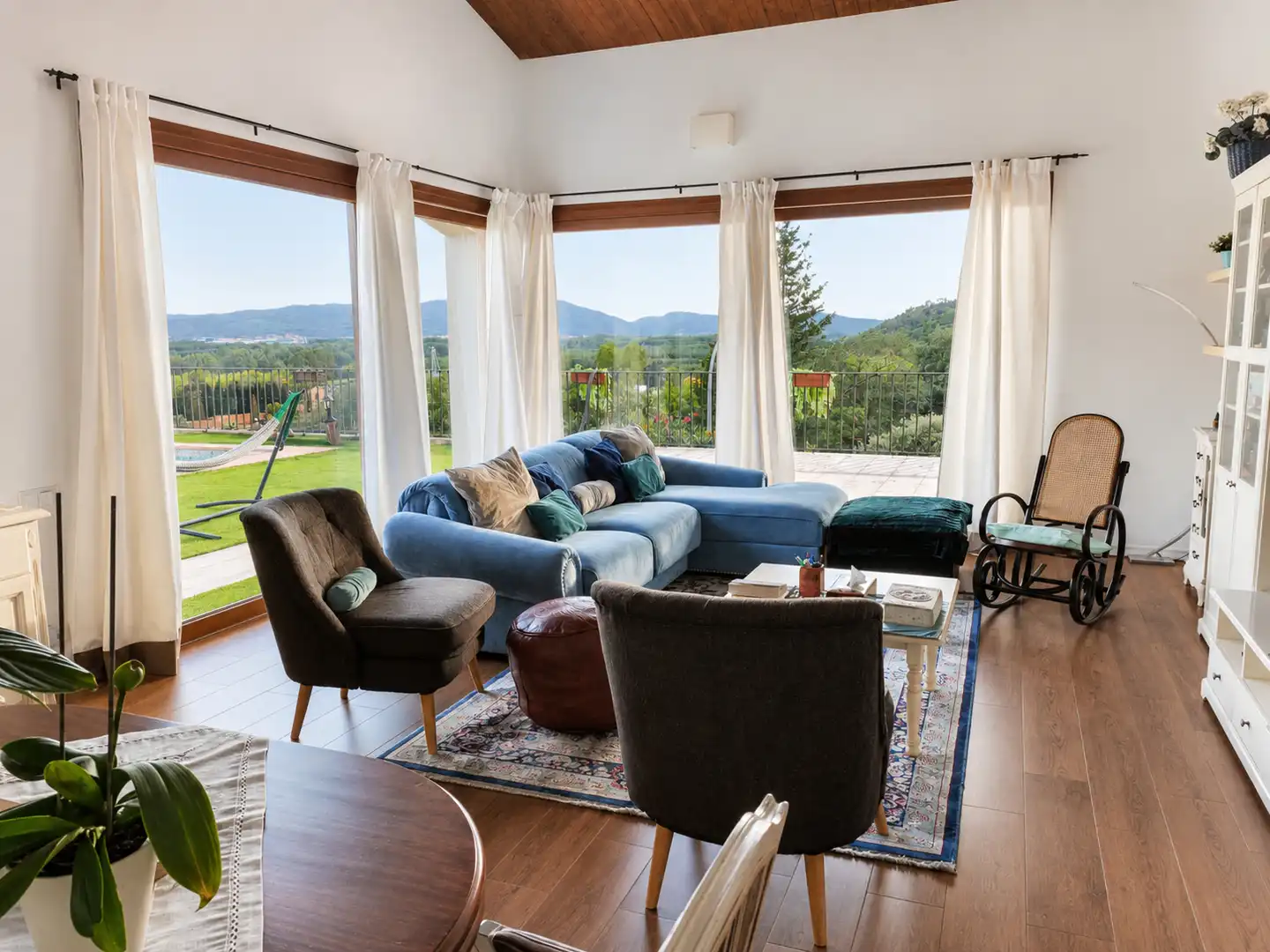 Sala de estar de Casa o chalet en venta en Cervià de Ter con Aire acondicionado, Calefacción y Jardín privado