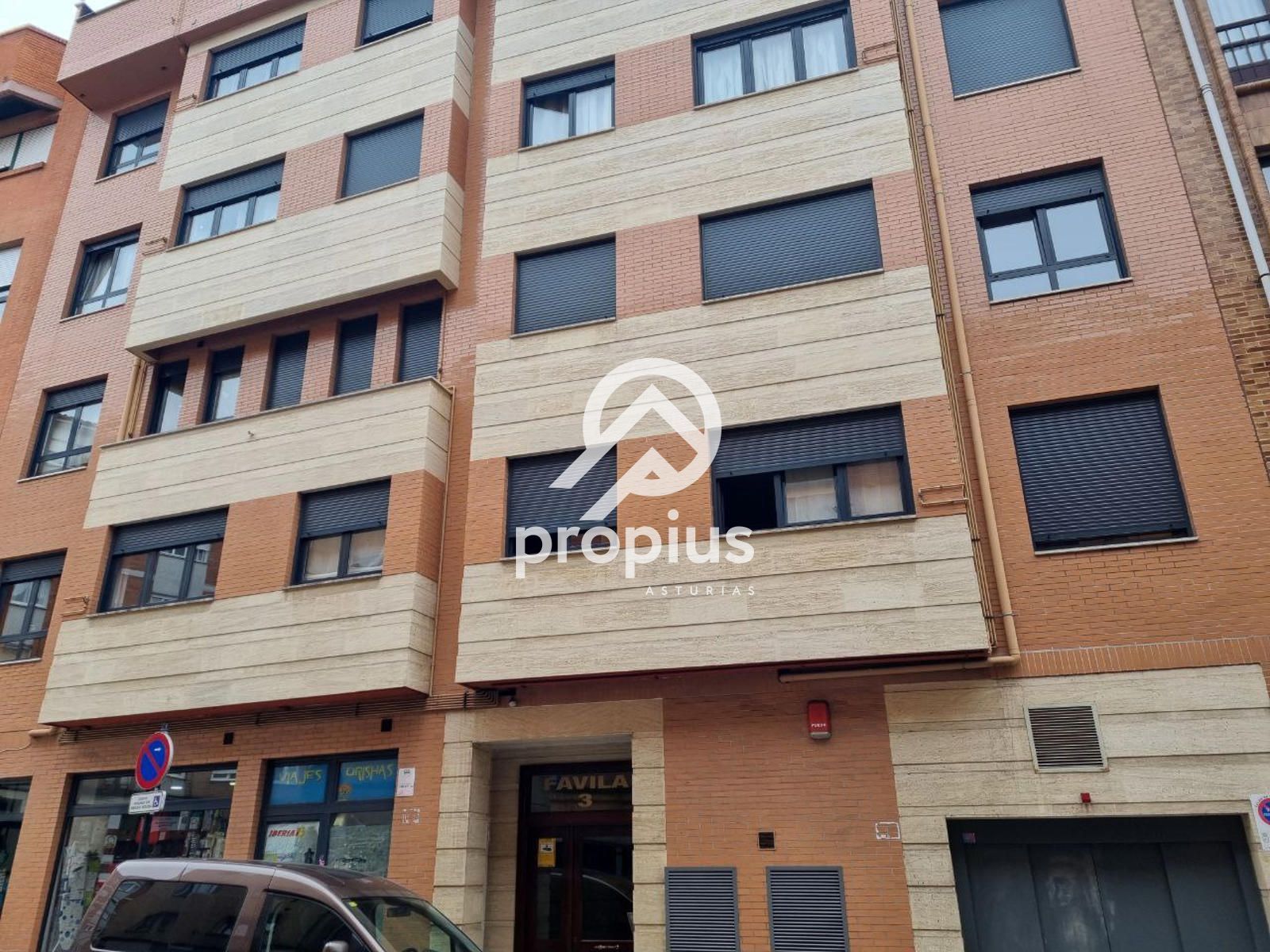 Vista exterior de Piso en venta en Oviedo  con Calefacción y Amueblado