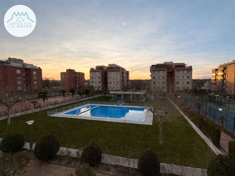 Swimming pool of Flat for sale in Ciudad Real Capital  with Air Conditioner, Heating and Private garden