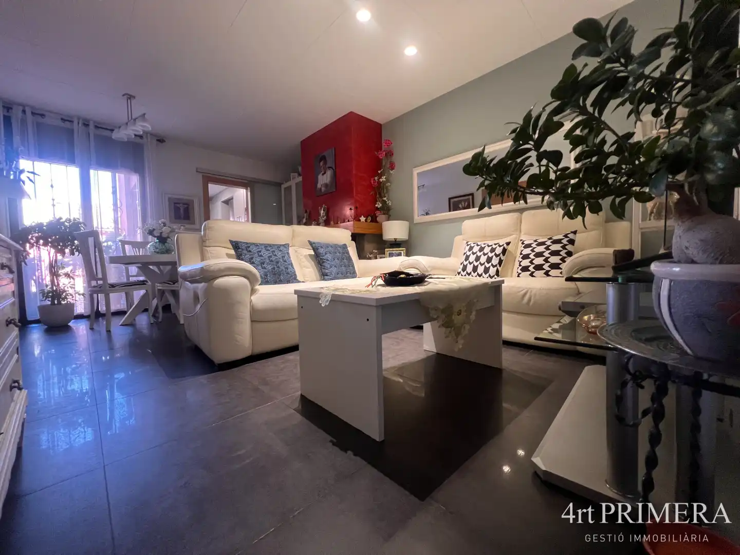Sala de estar de Casa adosada en venta en La Garriga con Calefacción, Terraza y Balcón