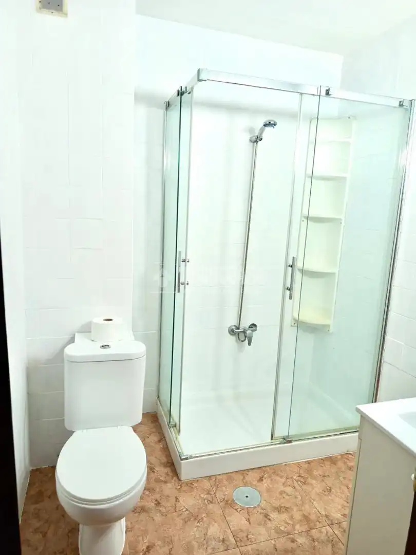 Baño de Piso en venta en Fuenlabrada con Terraza y Internet