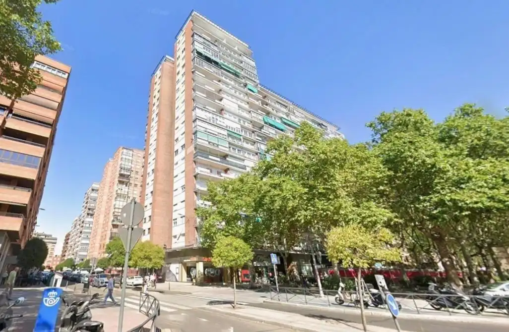 Piso con ascensor en venta en Paseo ZORRILLA