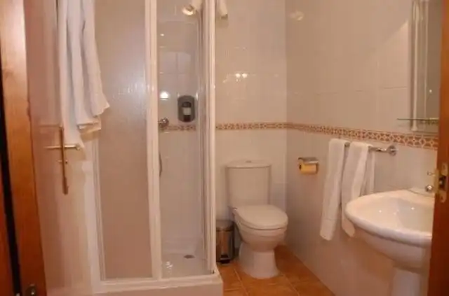 Bany de Edifici en venda en El Coronil amb Alarma