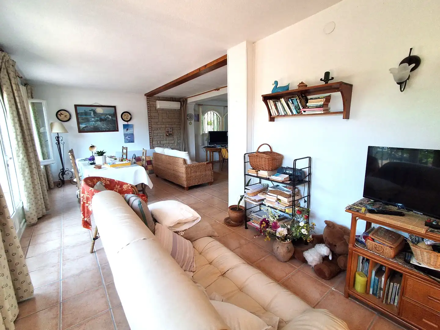 Sala d'estar de Casa o xalet en venda en Mont-roig del Camp amb Aire condicionat, Jardí privat i Terrassa