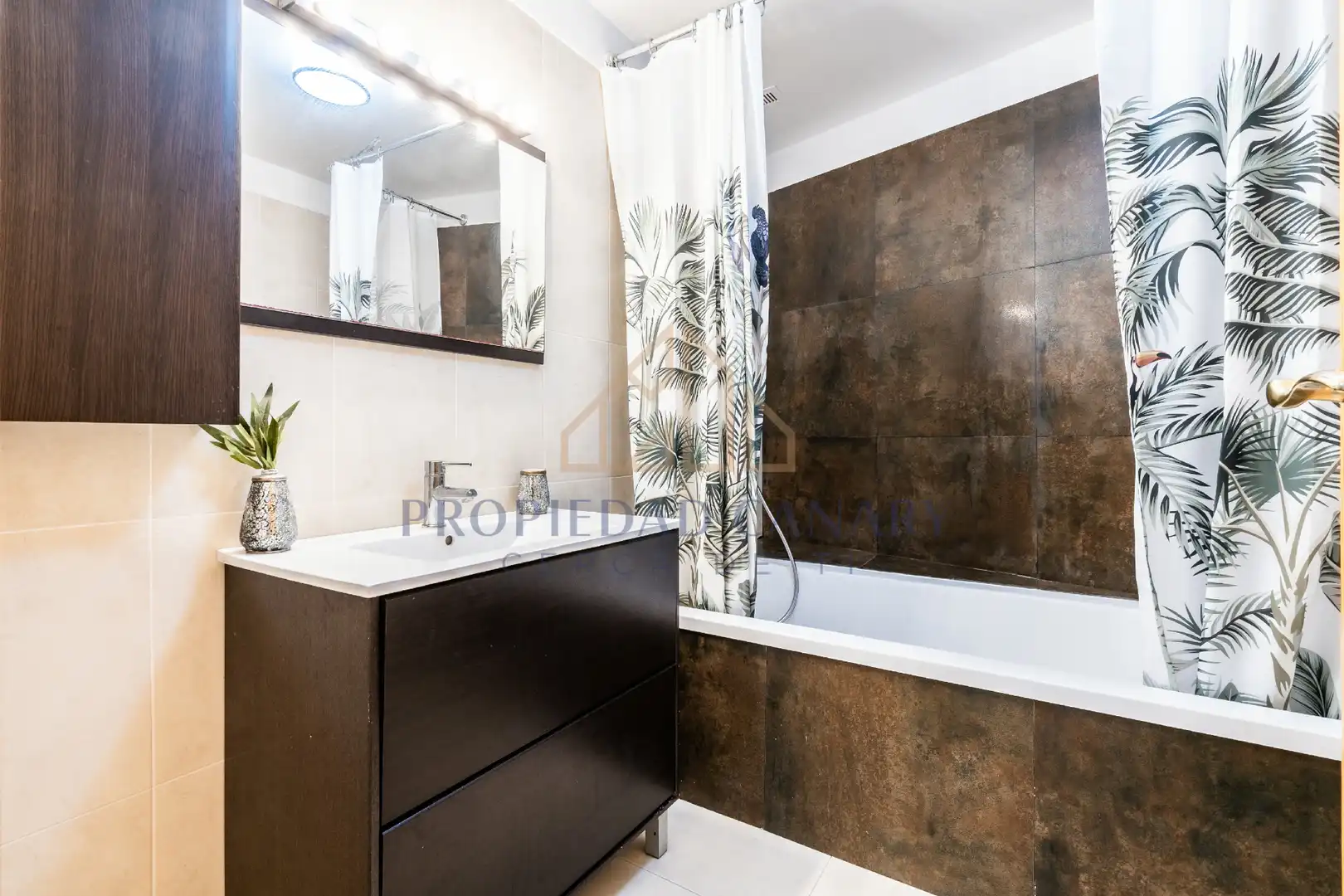Bathroom of Flat for rent in La Victoria de Acentejo  with Storage room, Furnished and Oven