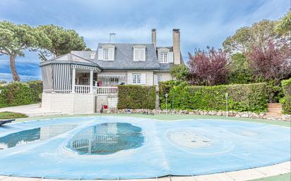 Swimming pool of House or chalet for sale in Villaviciosa de Odón  with Air Conditioner, Heating and Terrace