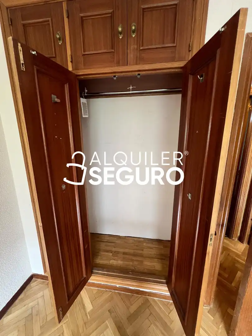 Flat for rent in Madrid  with Air Conditioner and Heating