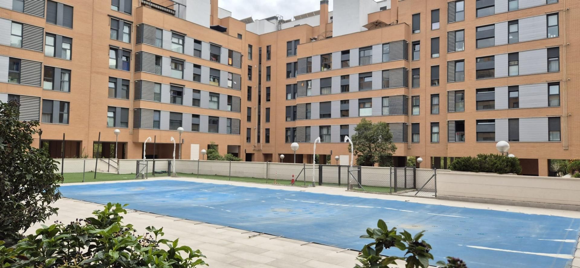 Vista exterior de Pis de lloguer en  Madrid Capital amb Aire condicionat, Calefacció i Jardí privat