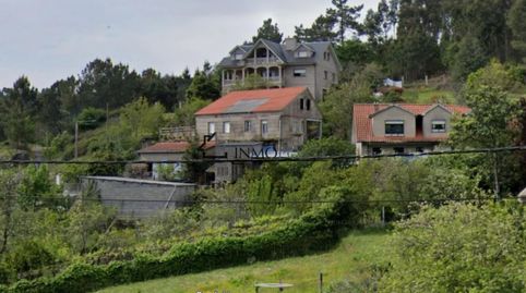 En venta casa de dos plantas con amplio terreno de 3.000 m situada en el entorno rural de O Vilar, Pontesampaio, una zona tranquil