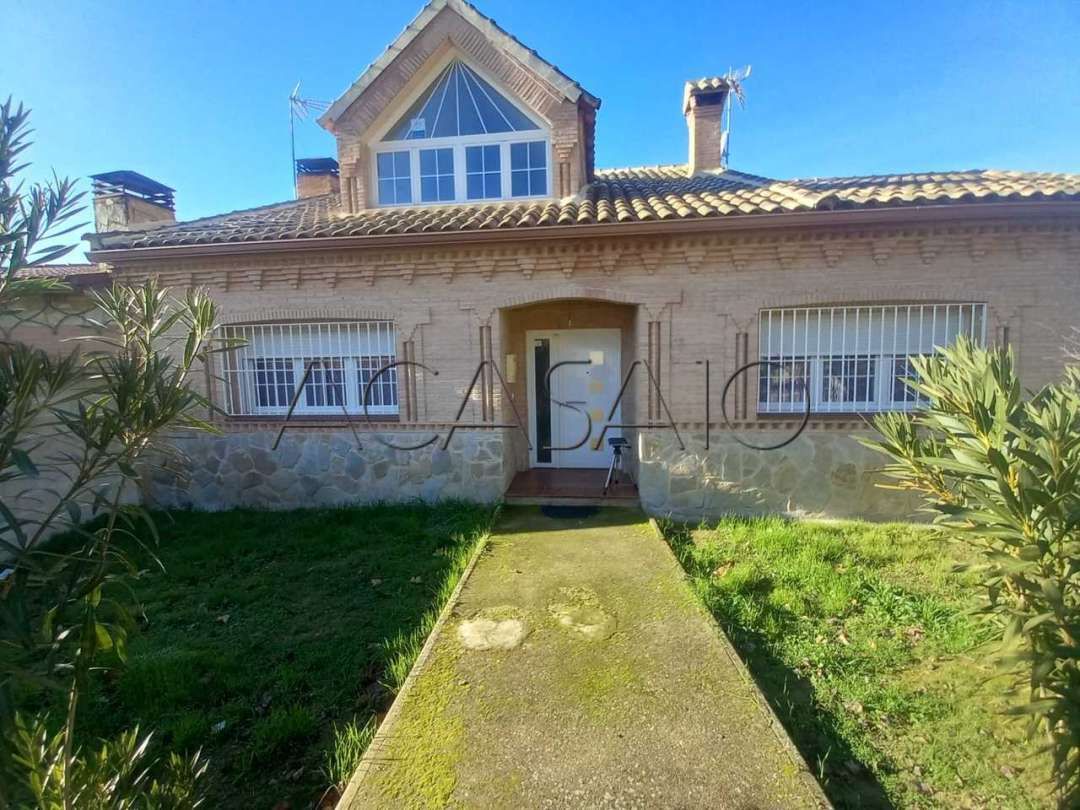 Exterior view of House or chalet for sale in Maqueda  with Air Conditioner, Heating and Storage room