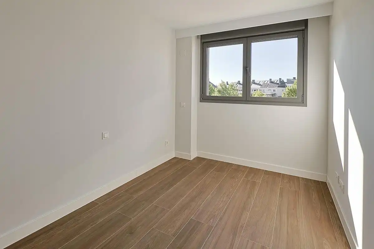 Schlafzimmer von Dachboden zur Miete in Boadilla del Monte mit Terrasse, Abstellraum und Gemeinschaftspool