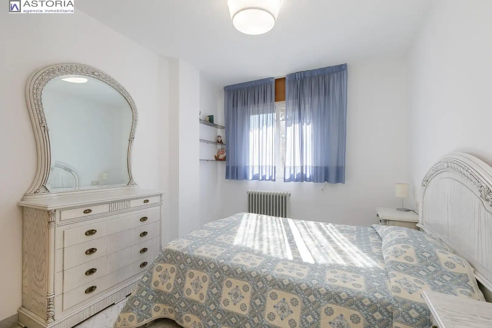 Bedroom of Flat for sale in Granada  with Air Conditioner, Heating and Terrace