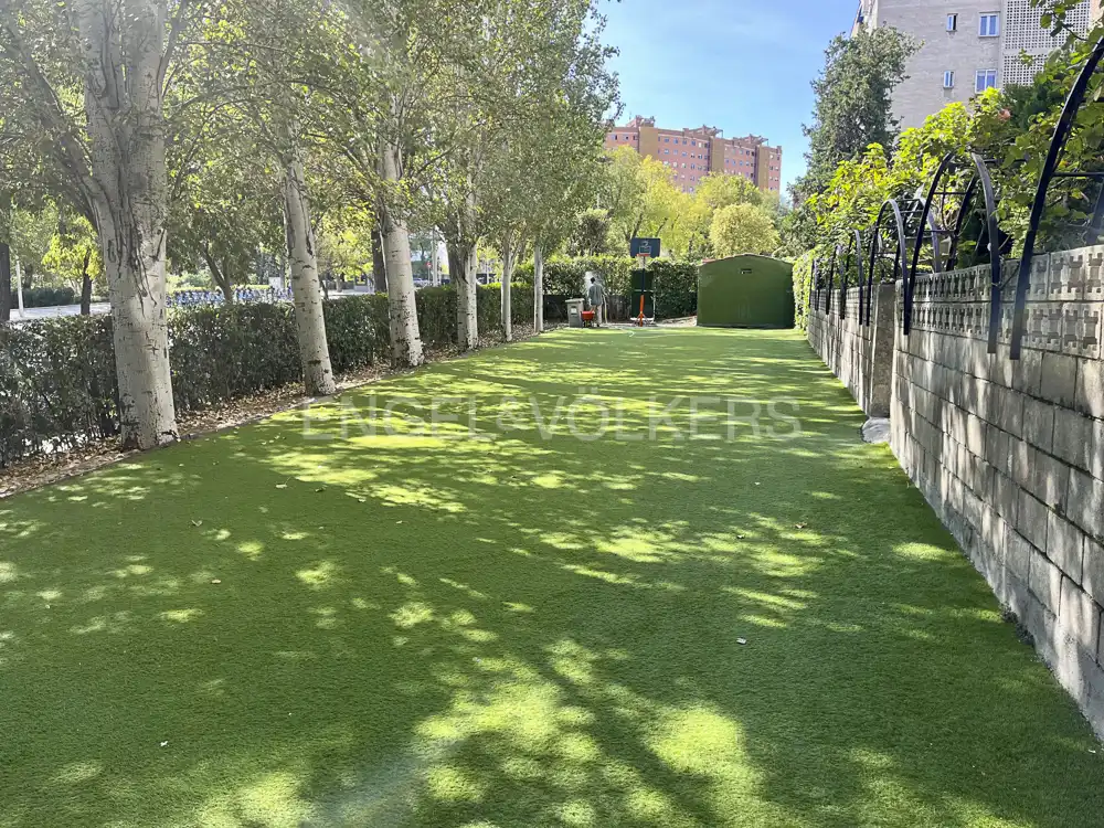 Vista exterior de Piso en venta en Madrid con Calefacción, Parquet y Terraza