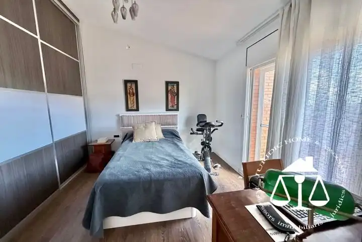 Dormitori de Casa o xalet en venda en Sant Boi de Llobregat amb Aire condicionat, Calefacció i Jardí privat