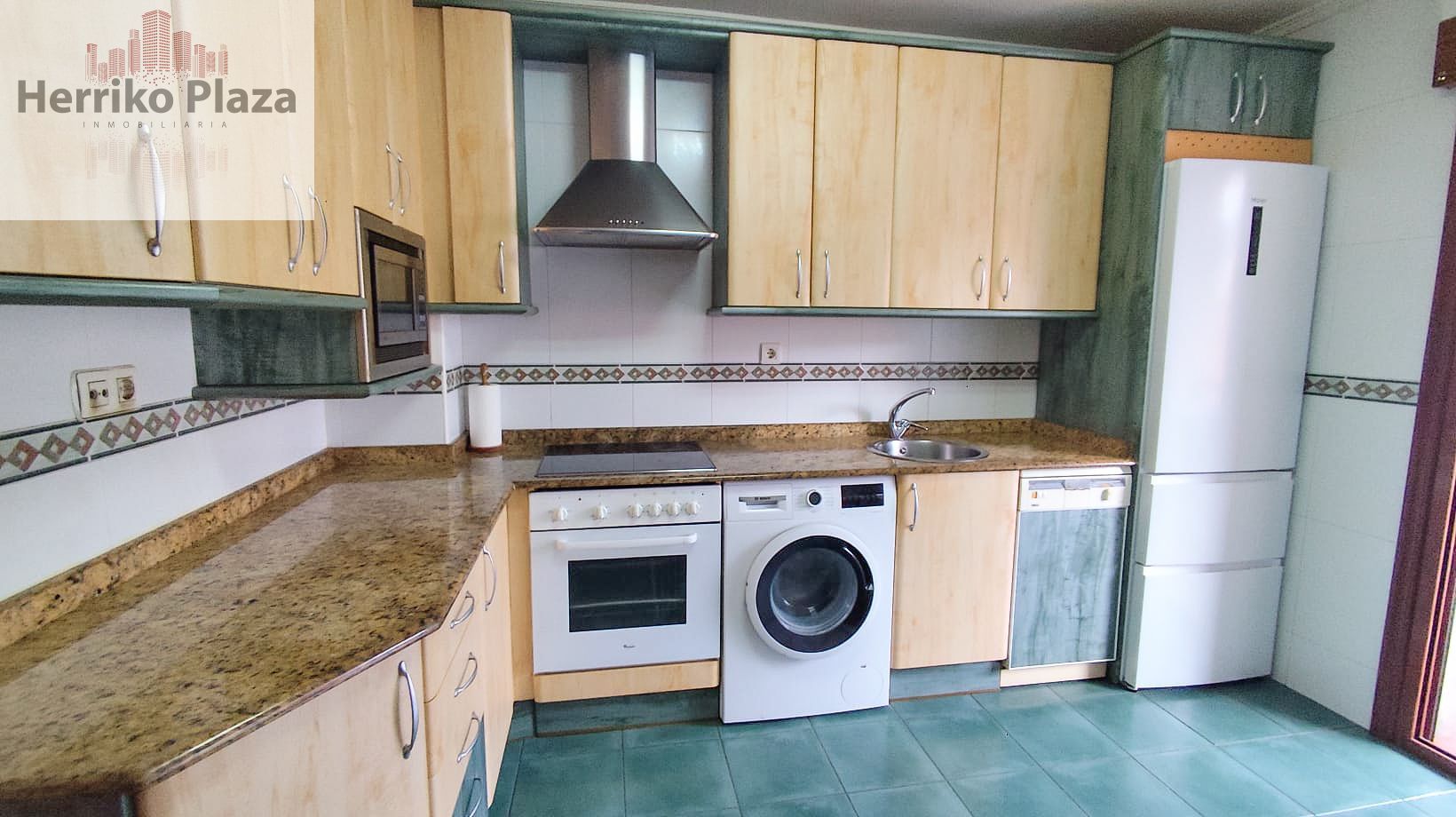 Cocina de Piso en venta en Barakaldo  con Calefacción, Terraza y Trastero