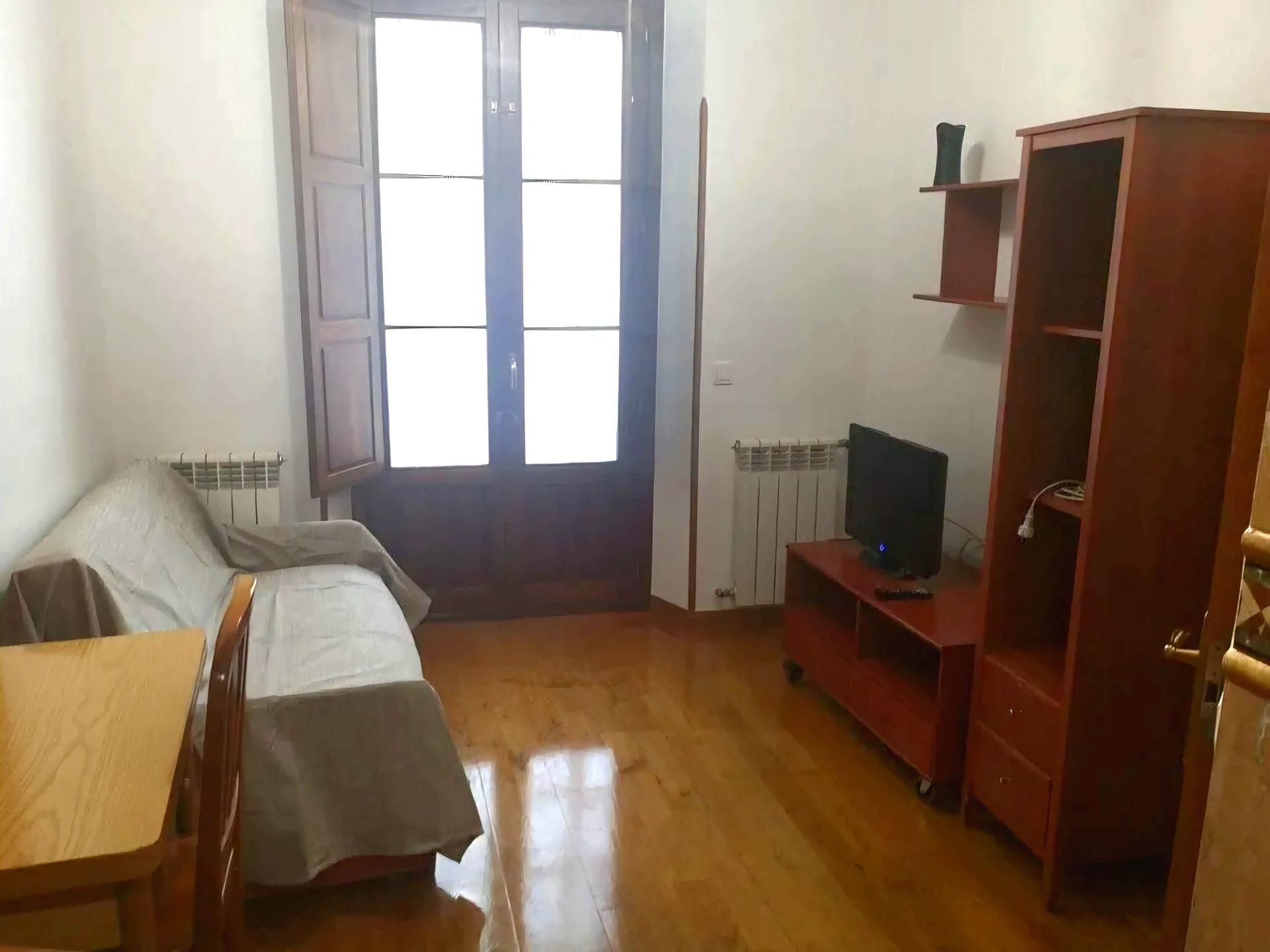 Dormitori de Pis en venda en Ávila Capital amb Terrassa i Moblat