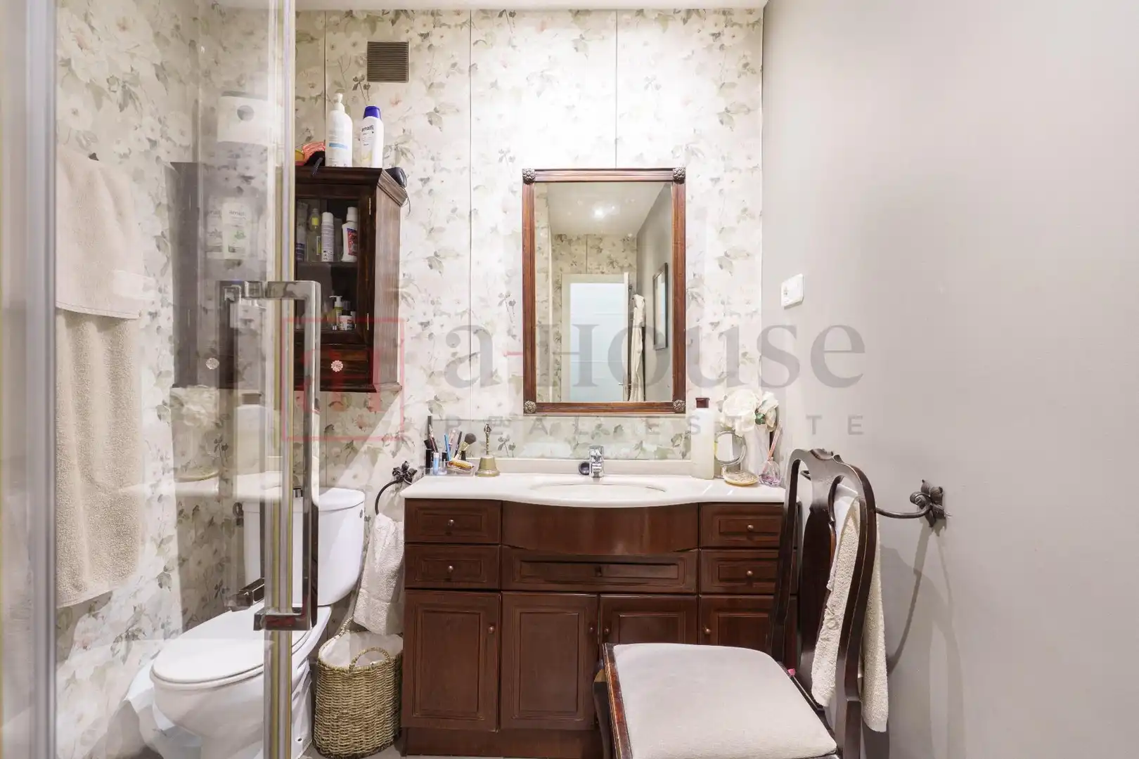 Baño de Local en venta en Madrid con Aire acondicionado y Amueblado