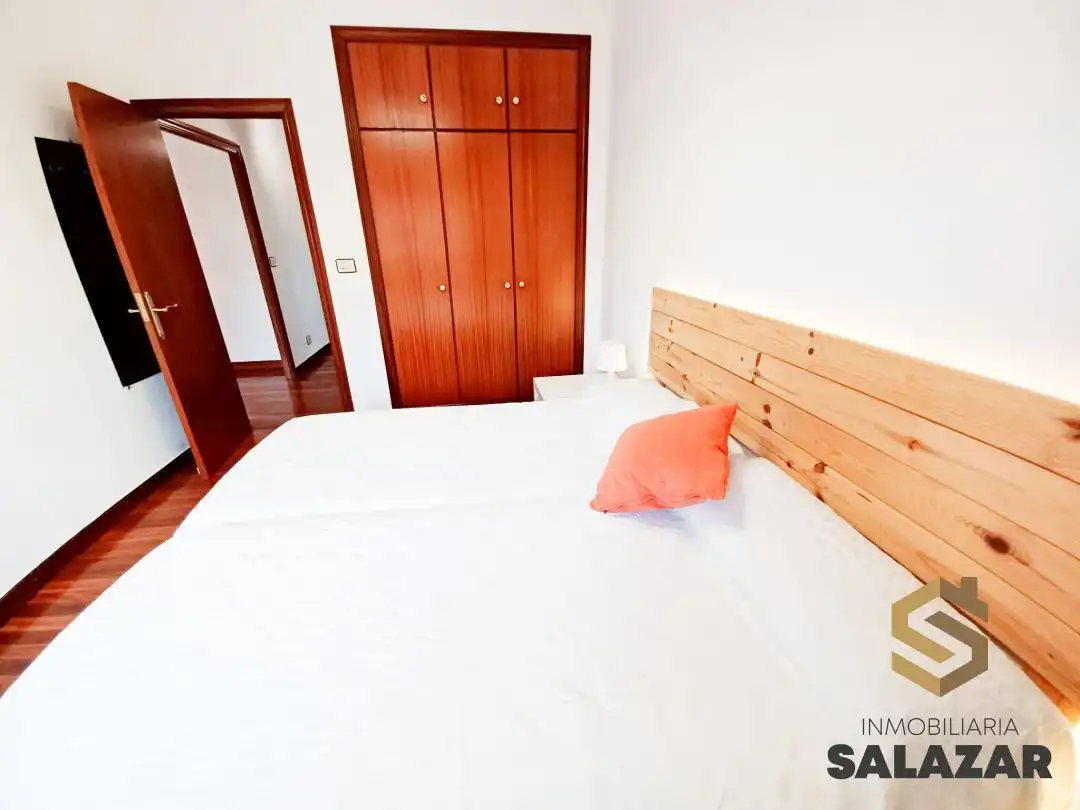Dormitori de Apartament de lloguer en Bilbao  amb Calefacció, Terrassa i Microones
